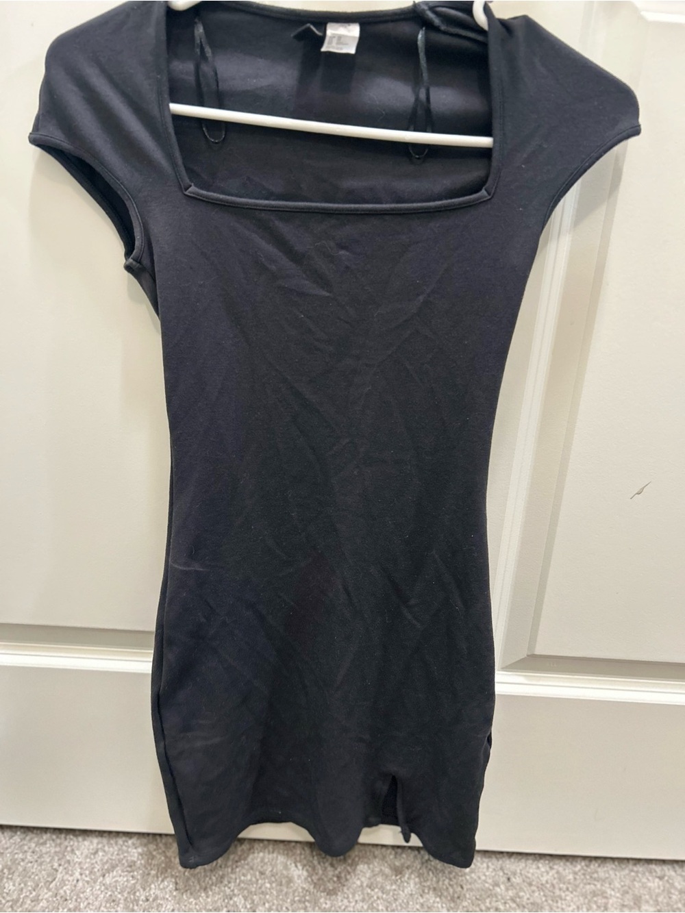 Women’s Black Square-Neck Cap Mini dress